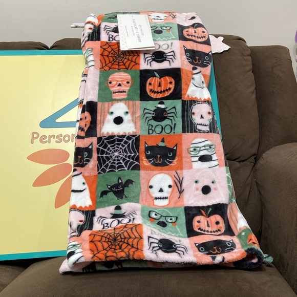 Cupcakes & Cashmere Oversized Halloween Throw - Picture 1 of 5